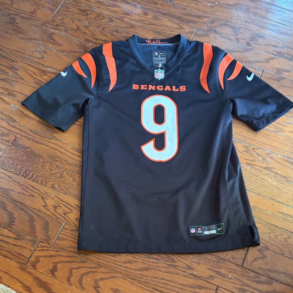 NFL Cincinnati Bengals Black Jersey with Orange and White Accents - Burrow #9 - Picture 2 of 5